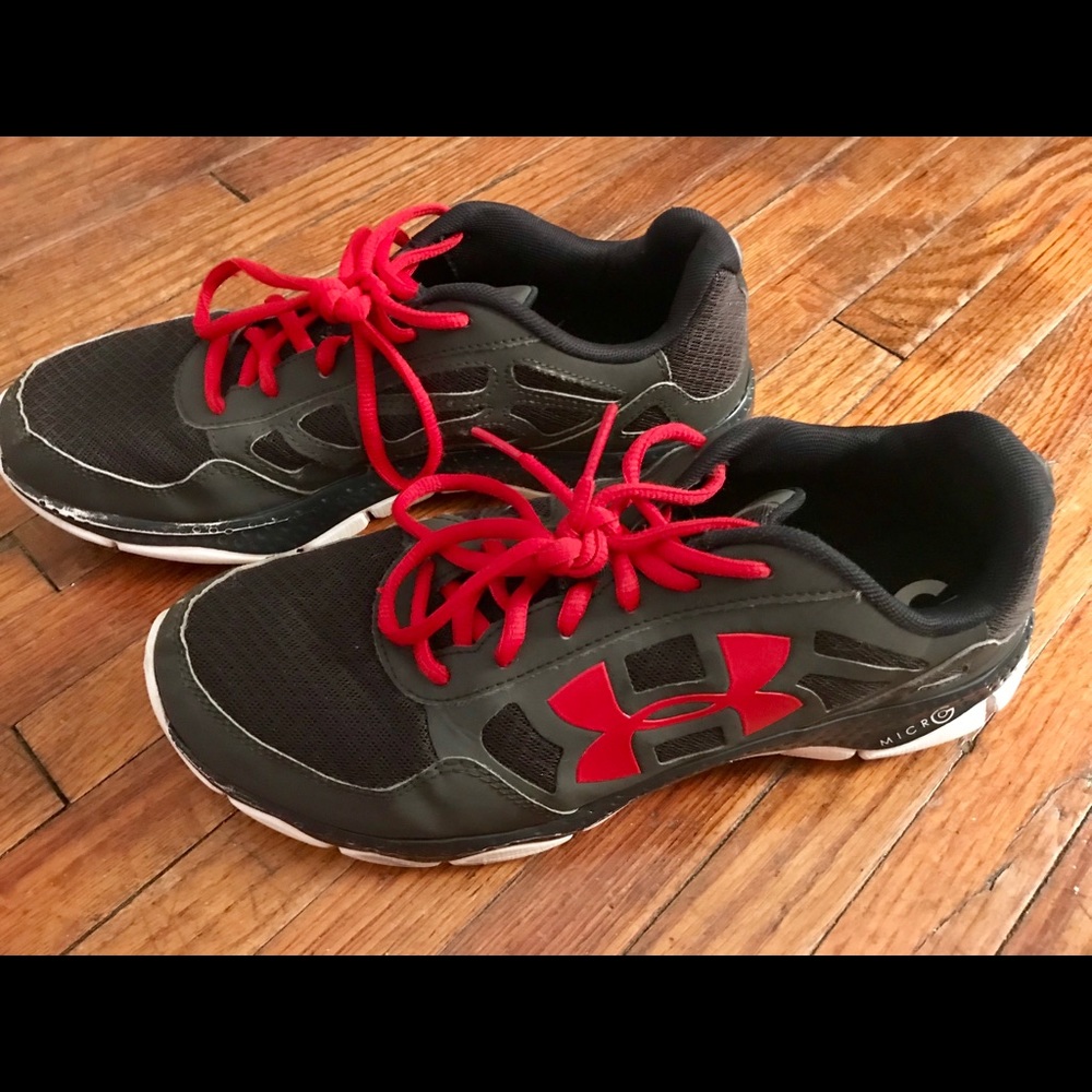 Men’s size 7.5 Under Armour Shoe